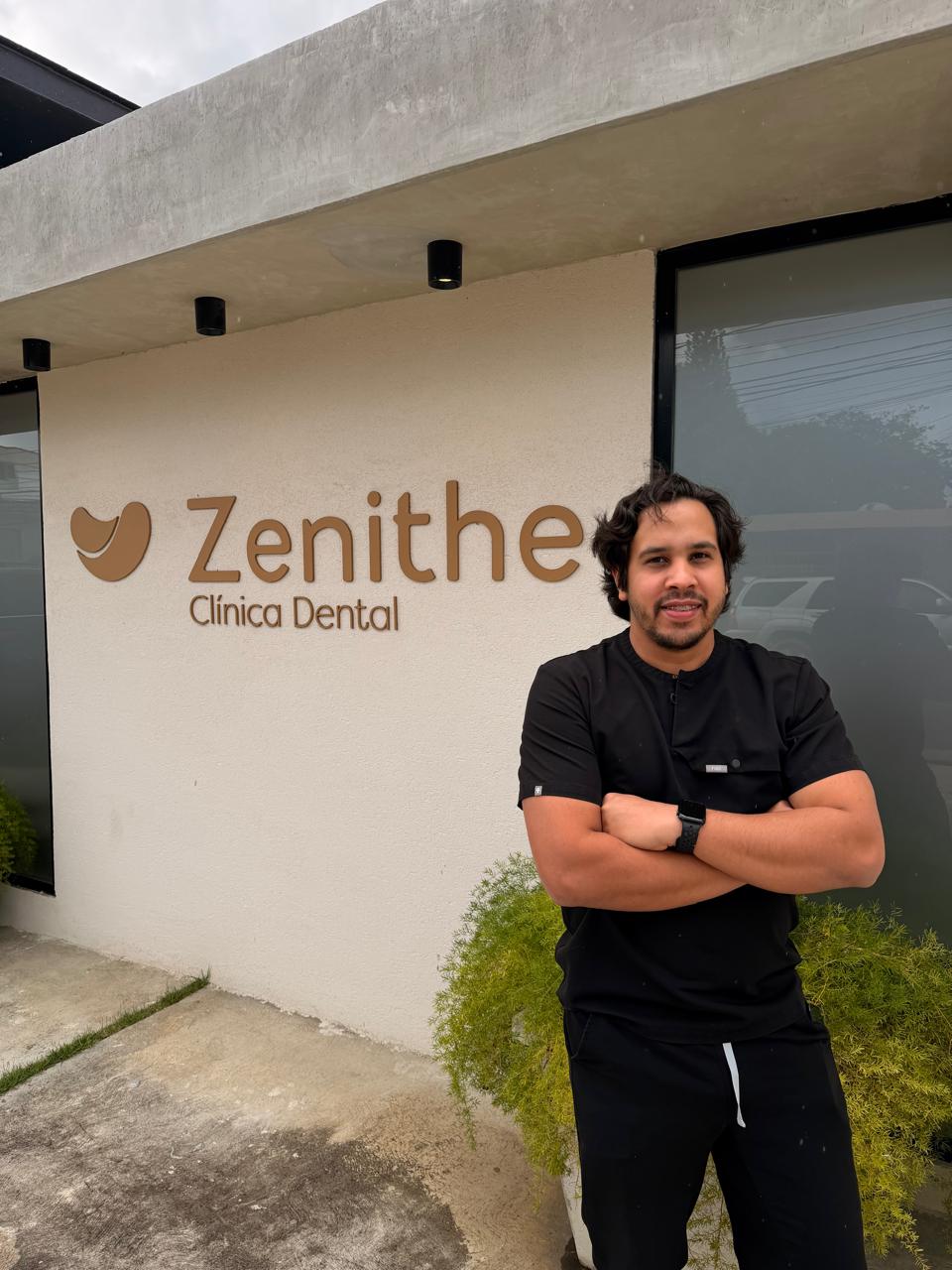 Dr. Luis Ginebra - Zenithe Clínica Dental Santiago